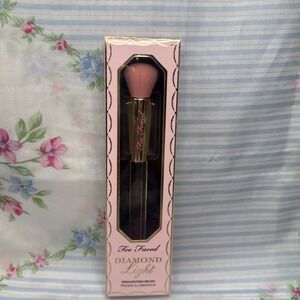 Too Faced Diamond Light Highlighting‎ Brush – New in Box